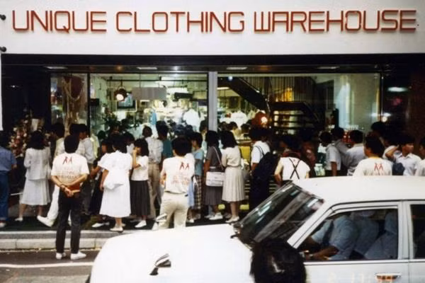 Ban đầu là Unique Clothing Warehouse. Ảnh: Asia One. Ban đầu là Unique Clothing Warehouse. Ảnh: Asia One.