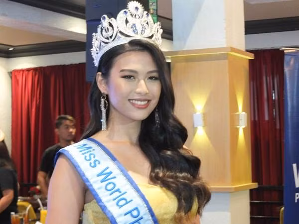 Michelle cũng lọt vào Top 12 khi đại diện cho Philippines đi thi Miss World. Ảnh: Rappler.