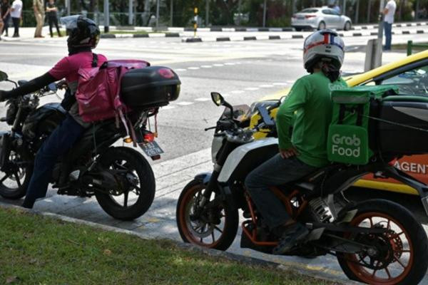 Để kiếm được nhiều tiền như anh shipper xuất sắc trong câu chuyện này thì phải làm việc liên tục không nghỉ. Ảnh minh họa: AsiaOne. Để kiếm được nhiều tiền như anh shipper xuất sắc trong câu chuyện này thì phải làm việc liên tục không nghỉ. Ảnh minh họa: AsiaOne.