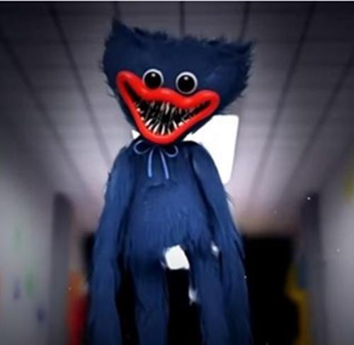 Những video có Huggy rất đáng sợ và độc hại, nên cảnh sát và nhiều trường học ở Anh đã phải đưa ra cảnh báo. Ảnh: YouTube.