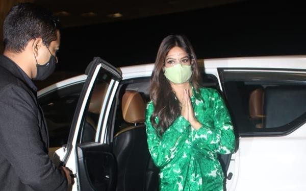 Hoa hậu Hoàn vũ Harnaaz Sandhu khi đến sân bay Mumbai. Ảnh: Pinkvilla. Hoa hậu Hoàn vũ Harnaaz Sandhu khi đến sân bay Mumbai. Ảnh: Pinkvilla.
