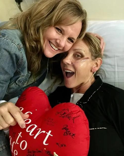 Cô Tina (phải) và người thân. Cô Tina (phải) và người thân.