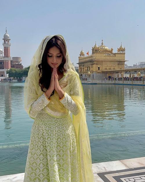 Harnaaz khi tham dự các cuộc thi sắc đẹp thì bớt gầy hơn thời đi học, nhưng vóc dáng như vậy là rất vừa phải. Harnaaz khi tham dự các cuộc thi sắc đẹp thì bớt gầy hơn thời đi học, nhưng vóc dáng như vậy là rất vừa phải.