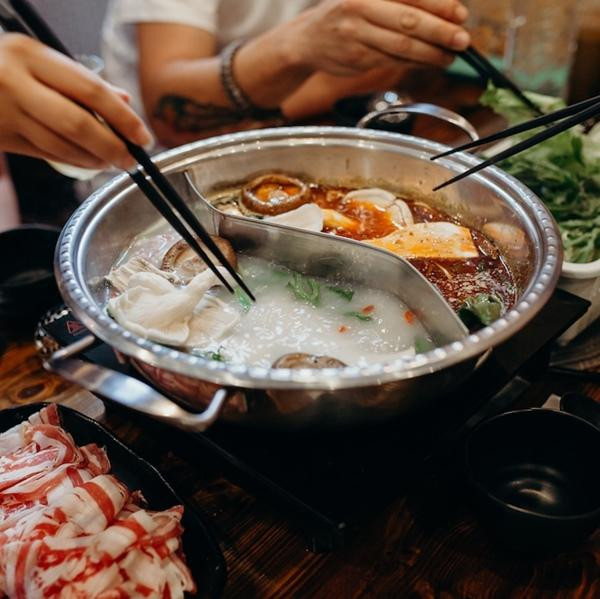 Lẩu là món được rất nhiều người ưa chuộng, đặc biệt vào những ngày nghỉ. Ảnh minh họa: Sassy Hongkong.