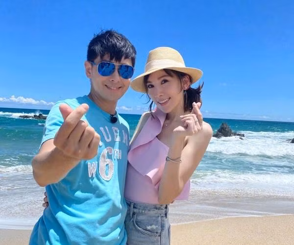 Lâm Chí Dĩnh và vợ. Ảnh: Weibo.