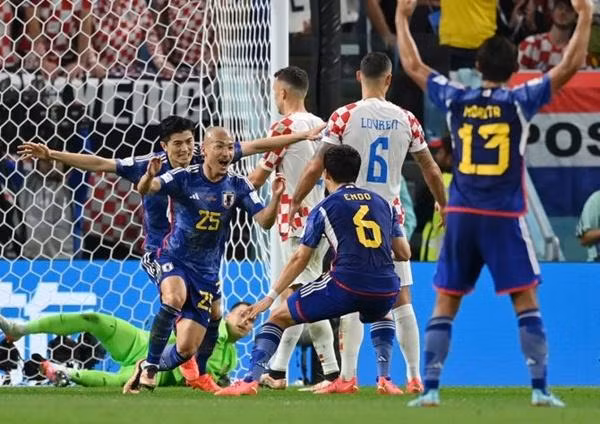 Nhật Bản đã dẫn trước trong trận đấu với Croatia. Ảnh: Dan Mullan/ Getty Images.