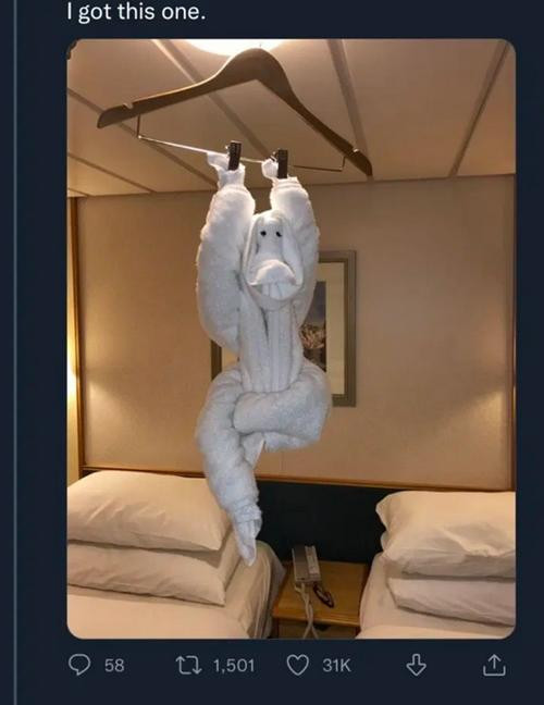 &quot;Tôi thì có cái này&quot; (mở cửa phòng khách sạn mà thấy thế này thì sợ đến ngất mất!).