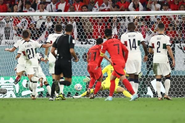 Hwang Hee-chan ghi bàn quyết định cho Hàn Quốc. Ảnh: Getty.