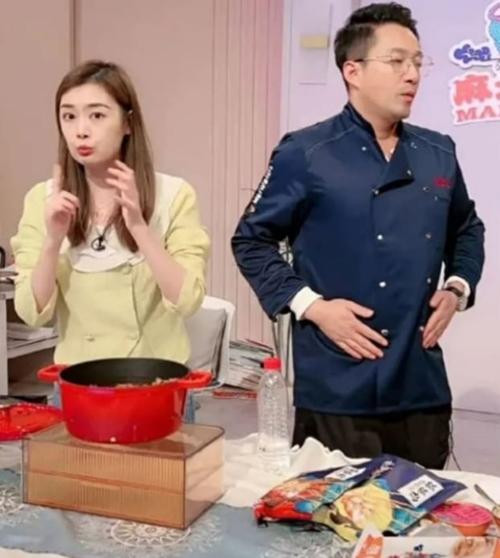 Căng thật, vừa ăn xong đã đau bụng. Ảnh: 8days.