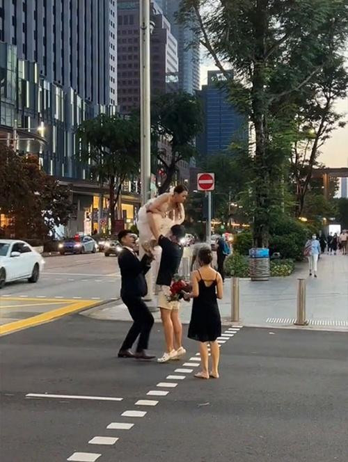 Công tác chuẩn bị cũng không phải dễ dàng. Ảnh: Denise Alexis. Công tác chuẩn bị cũng không phải dễ dàng. Ảnh: Denise Alexis.