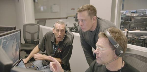 Đã nhiều nhân viên (giấu tên) của Musk khẳng định rằng họ phải làm việc rất nhiều giờ mỗi ngày. Ảnh: Glassdoor. Đã nhiều nhân viên (giấu tên) của Musk khẳng định rằng họ phải làm việc rất nhiều giờ mỗi ngày. Ảnh: Glassdoor.