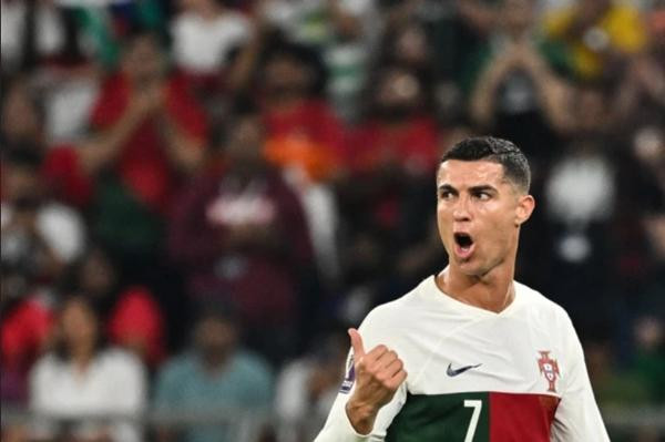 Ai cũng thấy là Ronaldo tức giận lúc bị thay ra. Ảnh: Getty.