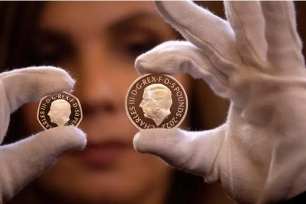 Những đồng tiền xu mới ở Anh có hình Vua Charles III. Ảnh: Jeff Gilbert /Alamy Stock Photo. Những đồng tiền xu mới ở Anh có hình Vua Charles III. Ảnh: Jeff Gilbert /Alamy Stock Photo.