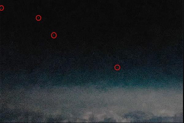 Nhiều phi công báo cáo về việc nhìn thấy UFO khi bay qua Thái Bình Dương. Ảnh: Hypocenter 101. Nhiều phi công báo cáo về việc nhìn thấy UFO khi bay qua Thái Bình Dương. Ảnh: Hypocenter 101.