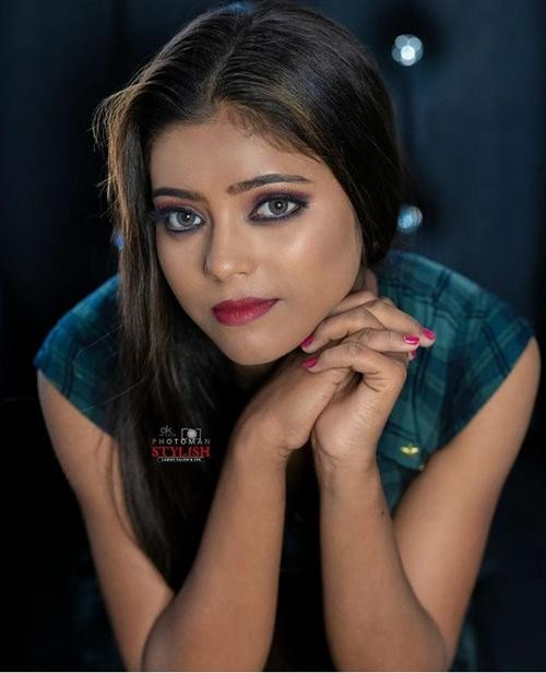 Kisbu rất xinh đẹp khi được trang điểm. Ảnh: Photoman/ Instagram. Kisbu rất xinh đẹp khi được trang điểm. Ảnh: Photoman/ Instagram.