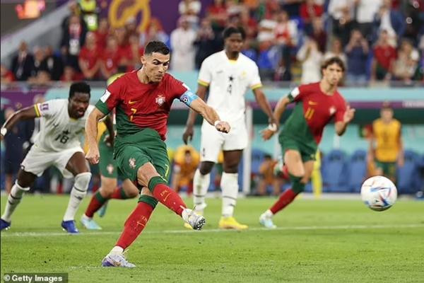 Ronaldo mở tỷ số bằng một quả penalty. Ảnh: Getty. Ronaldo mở tỷ số bằng một quả penalty. Ảnh: Getty.