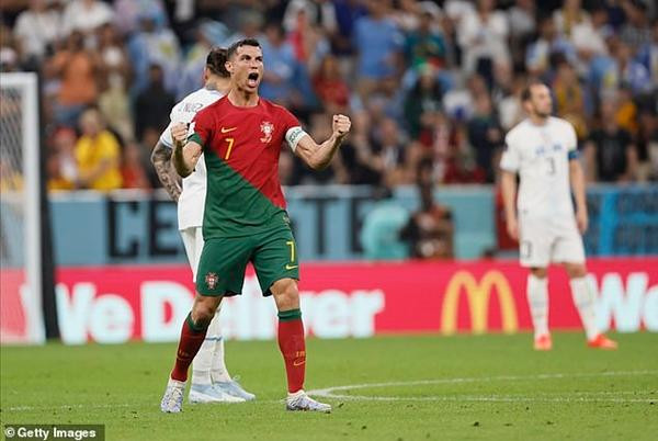 Ronaldo ăn mừng "nhầm". Ảnh: Getty. Ronaldo ăn mừng "nhầm". Ảnh: Getty.
