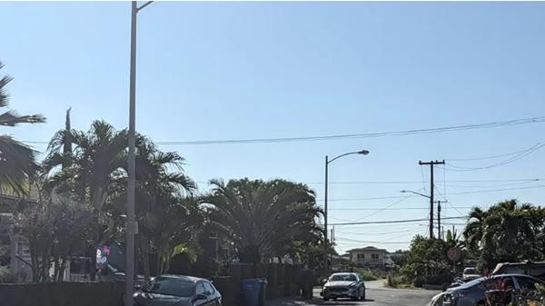 Con phố mà gia đình Kealoha bị yêu cầu trả toàn bộ tiền điện cho đèn đường. Ảnh: Desha-Ann Kealoha. Con phố mà gia đình Kealoha bị yêu cầu trả toàn bộ tiền điện cho đèn đường. Ảnh: Desha-Ann Kealoha.