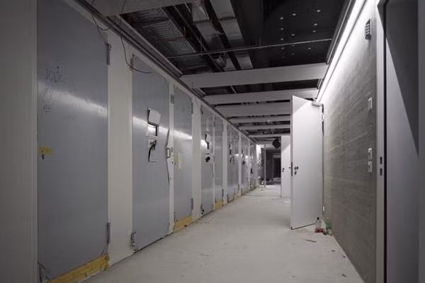 Các nhà chức trách ở Zurich cho biết, nhiều người đã "vội nắm lấy cơ hội" được... sống thử trong nhà tù mới. Ảnh: Gaetan Bally/ Keystone via AP.