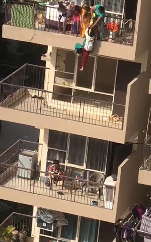 Người quay video chắc cũng thấy rùng mình. Ảnh: Twitter.