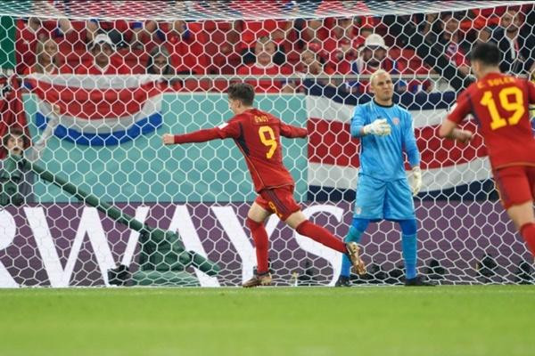 Gavi là cầu thủ trẻ nhất từng chơi cho đội tuyển Tây Ban Nha ở một kỳ World Cup. Ảnh: Sorin Furcoi/ Al Jazeera.