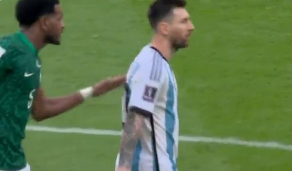 &quot;Này, quay lại đây tôi bảo!&quot;. Ảnh: Twitter.