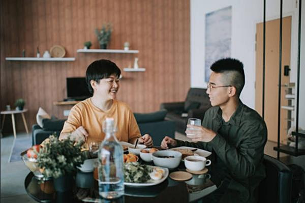 Một bữa sáng riêng tư của bố/ mẹ với con mỗi tuần là một ý tưởng rất hay, được nhiều chuyên gia tâm lý khuyên làm. Ảnh minh họa: iStock. Một bữa sáng riêng tư của bố/ mẹ với con mỗi tuần là một ý tưởng rất hay, được nhiều chuyên gia tâm lý khuyên làm. Ảnh minh họa: iStock.