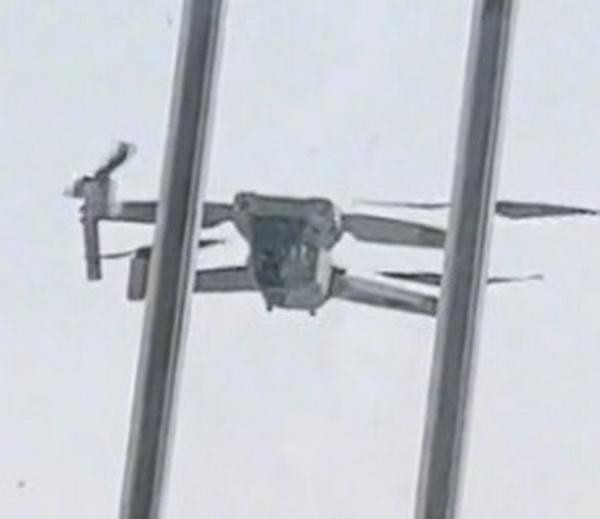 Drone được người bạn điều khiển cho bay tới nhà Wan xem tình hình. Ảnh: Baidu.