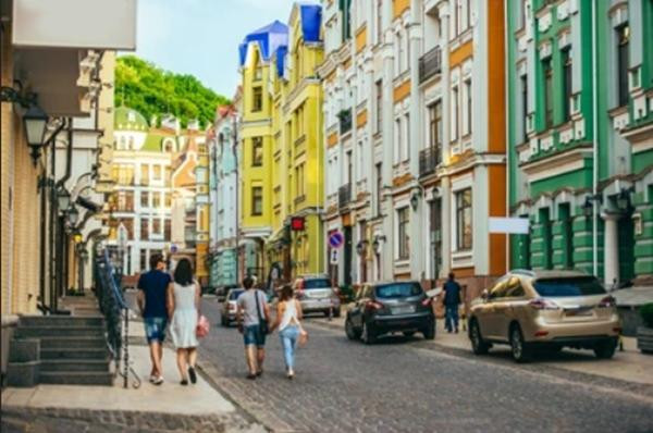 Đường phố Kyiv (Ukraine) khi xung đột chưa xảy ra. Ảnh: Shutterstock. Đường phố Kyiv (Ukraine) khi xung đột chưa xảy ra. Ảnh: Shutterstock.