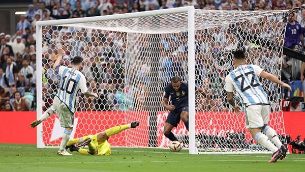 Bàn thắng của Messi được công nhận. Ảnh: Lars Baron/ Getty.