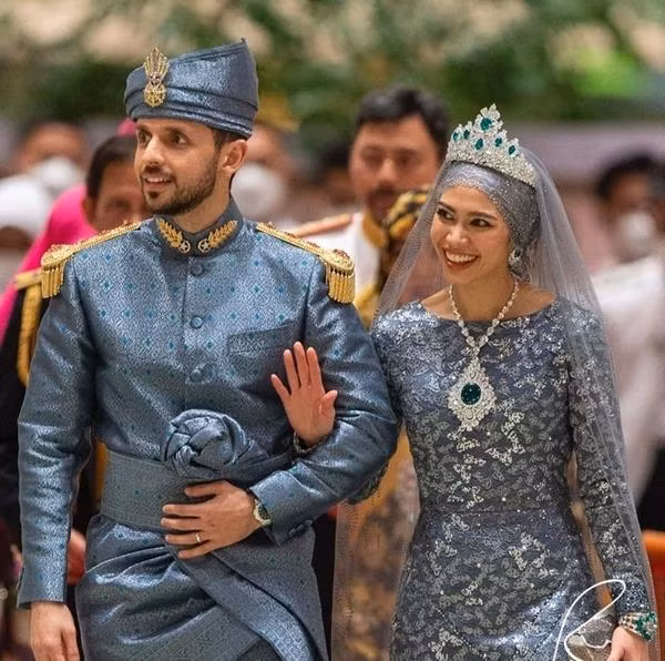 Trang phục nào của Fadzilah cũng thanh lịch và tinh tế. Ảnh: Instagram.