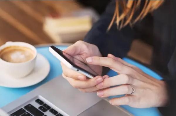 Người cha không hề biết chính mình đang làm cả thành phố không vào được mạng. Ảnh minh họa: Alamy. Người cha không hề biết chính mình đang làm cả thành phố không vào được mạng. Ảnh minh họa: Alamy.