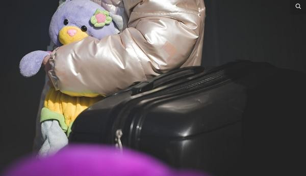 Một bạn nhỏ còn mang theo cả đồ chơi. Ảnh: Juventus. Một bạn nhỏ còn mang theo cả đồ chơi. Ảnh: Juventus.