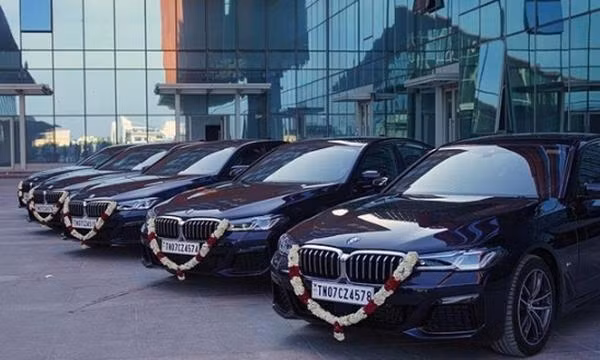 Quà tặng dành cho 5 nhân viên trung thành, không nhảy việc khi công ty gặp khó khăn. Ảnh: Kissflow Inc.