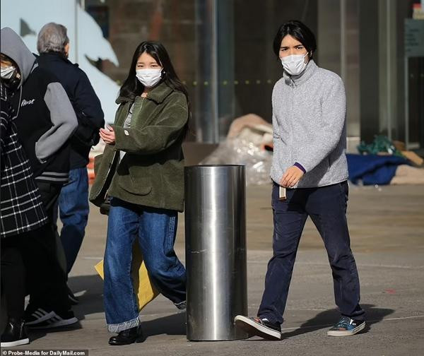 Vợ chồng cựu Công chúa Mako. Ảnh: Probe-Media for DailyMail.