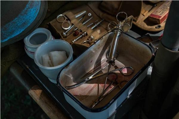 Một thanh niên đã tự phẫu thuật thẩm mỹ mũi tại nhà theo hướng dẫn trên YouTube. Ảnh minh họa: Wendy Scofield/ Unsplash. Một thanh niên đã tự phẫu thuật thẩm mỹ mũi tại nhà theo hướng dẫn trên YouTube. Ảnh minh họa: Wendy Scofield/ Unsplash.