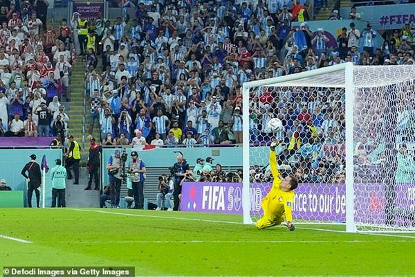 Tek có pha cản phá rất xuất sắc. Ảnh: Defodi Images via Getty. Tek có pha cản phá rất xuất sắc. Ảnh: Defodi Images via Getty.