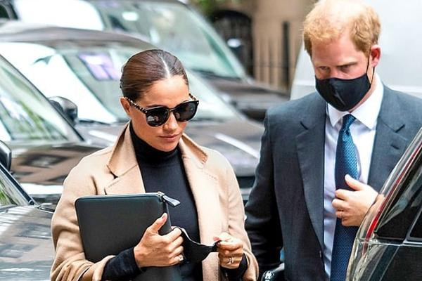 Meghan có phong cách như một CEO sau khi rời khỏi Hoàng gia Anh. Ảnh: GC Images. Meghan có phong cách như một CEO sau khi rời khỏi Hoàng gia Anh. Ảnh: GC Images.