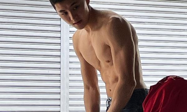 Netizen khen rằng anh ấy đẹp hơn cả tài tử điện ảnh. Ảnh: Basheng. Netizen khen rằng anh ấy đẹp hơn cả tài tử điện ảnh. Ảnh: Basheng.