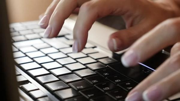 Hóa ra có người đã tự viết rất nhiều bài "hư cấu" lên Wikipedia tiếng Trung. Ảnh minh họa: Shutterstock. Hóa ra có người đã tự viết rất nhiều bài "hư cấu" lên Wikipedia tiếng Trung. Ảnh minh họa: Shutterstock.