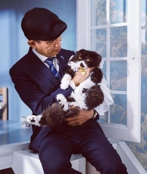 Money được mọi người ở nhà &quot;sen&quot; cưng như một em bé. Ảnh: AsiaOne.