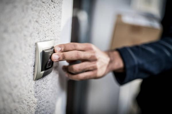 Tài xế xe công nghệ gọi cửa lúc nửa đêm, dù không ai đặt xe. Ảnh minh họa: iStock. Tài xế xe công nghệ gọi cửa lúc nửa đêm, dù không ai đặt xe. Ảnh minh họa: iStock.