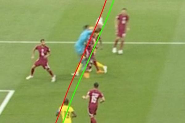 VAR đã có một quyết định đúng. Ảnh: SportStar.
