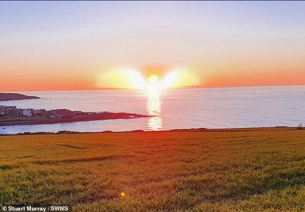 Hình ảnh "thiên thần có cánh" được chụp bằng điện thoại, hoàn toàn không chỉnh sửa. Ảnh: Stuart Murray/ SWNS.