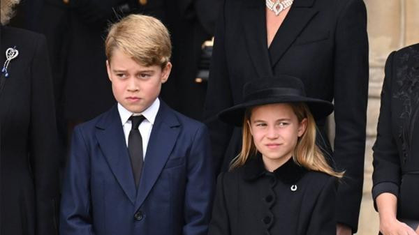 Hai anh em George và Charlotte tại tang lễ Nữ hoàng Anh. Ảnh: Karwai Tang/ Getty. Hai anh em George và Charlotte tại tang lễ Nữ hoàng Anh. Ảnh: Karwai Tang/ Getty.
