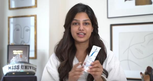 Harnaaz lúc không trang điểm. Ảnh: YouTube.