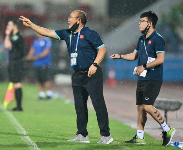 Một số trang tin bảo rằng HLV Park Hang-seo đã đi "theo dõi" U23 Myanmar. Ảnh: NB. Một số trang tin bảo rằng HLV Park Hang-seo đã đi "theo dõi" U23 Myanmar. Ảnh: NB.