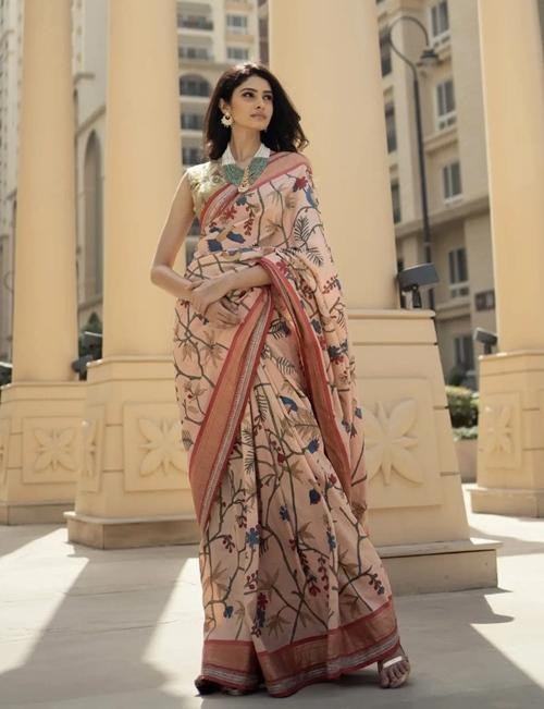 Manasa có vẻ đẹp cổ điển khi mặc saree. Ảnh: Instagram. Manasa có vẻ đẹp cổ điển khi mặc saree. Ảnh: Instagram.