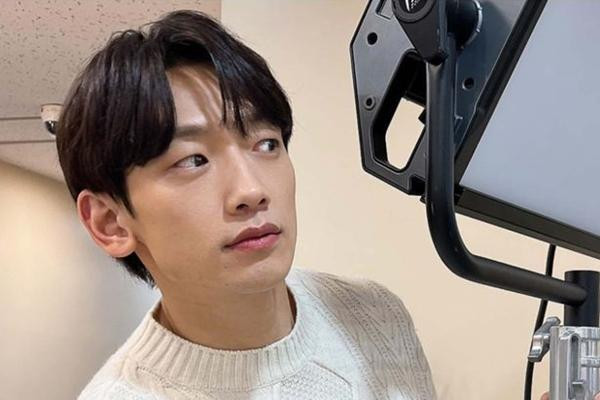 Chưa đâu vào đâu thì Rain đã chịu nhiều lời chỉ trích trên mạng xã hội. Ảnh: Instagram.