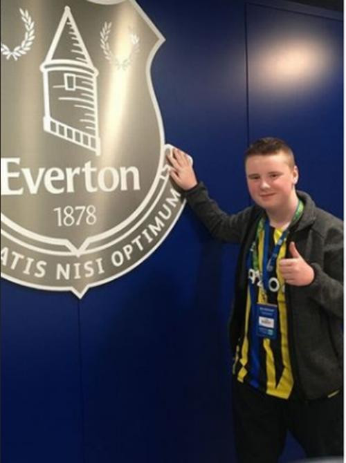 Jake, 14 tuổi, là fan của Everton. Ảnh: Sarah Kelly. Jake, 14 tuổi, là fan của Everton. Ảnh: Sarah Kelly.
